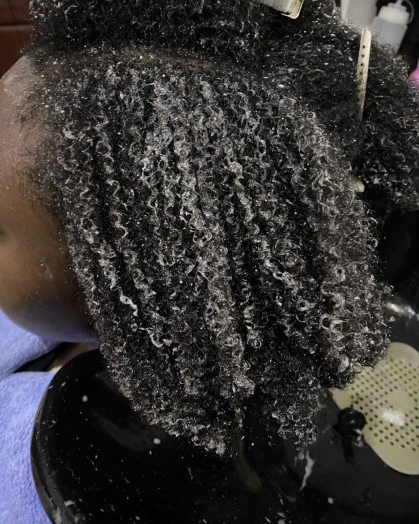 someone conditioning her type 4 hair by set