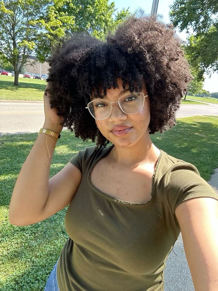 a girl wit natural hair
