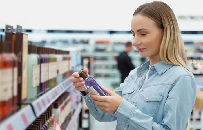 someone checking out the product she want to buy