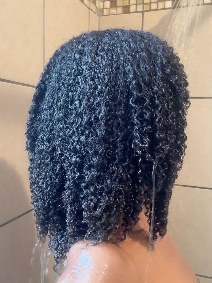 someone washing her 4A hair