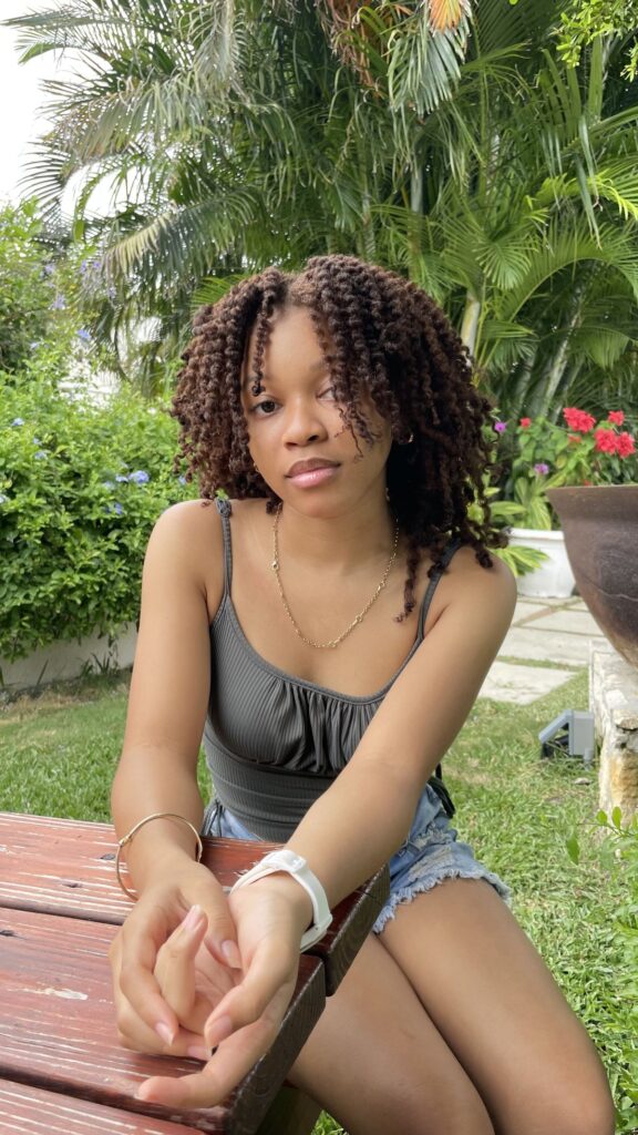 someone with mini twist out