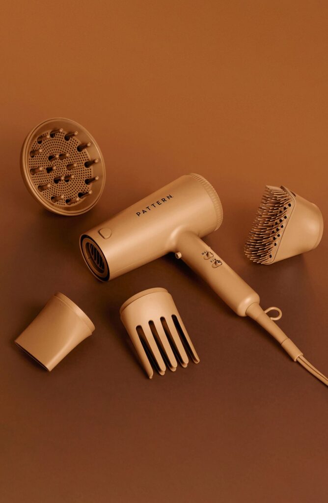 picture of a blow dryer