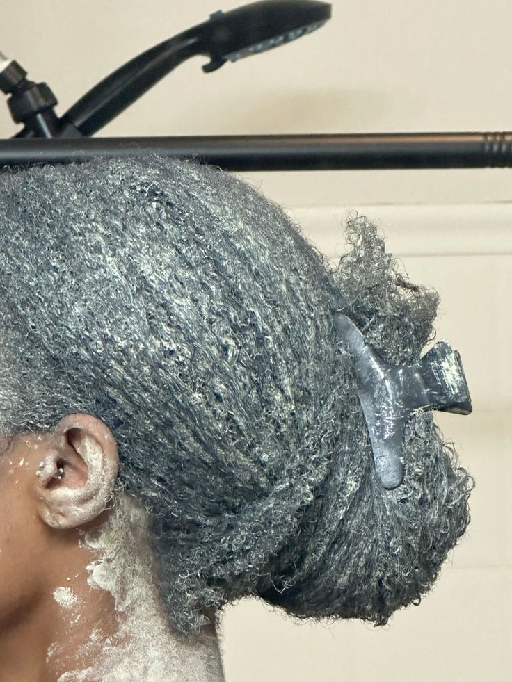 someone detoxing her hair