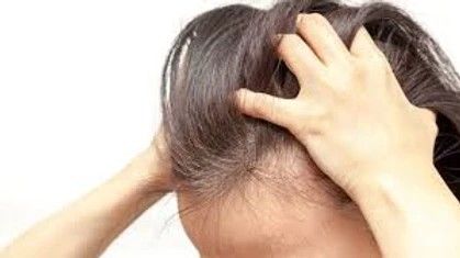someone with an itchy scalp
