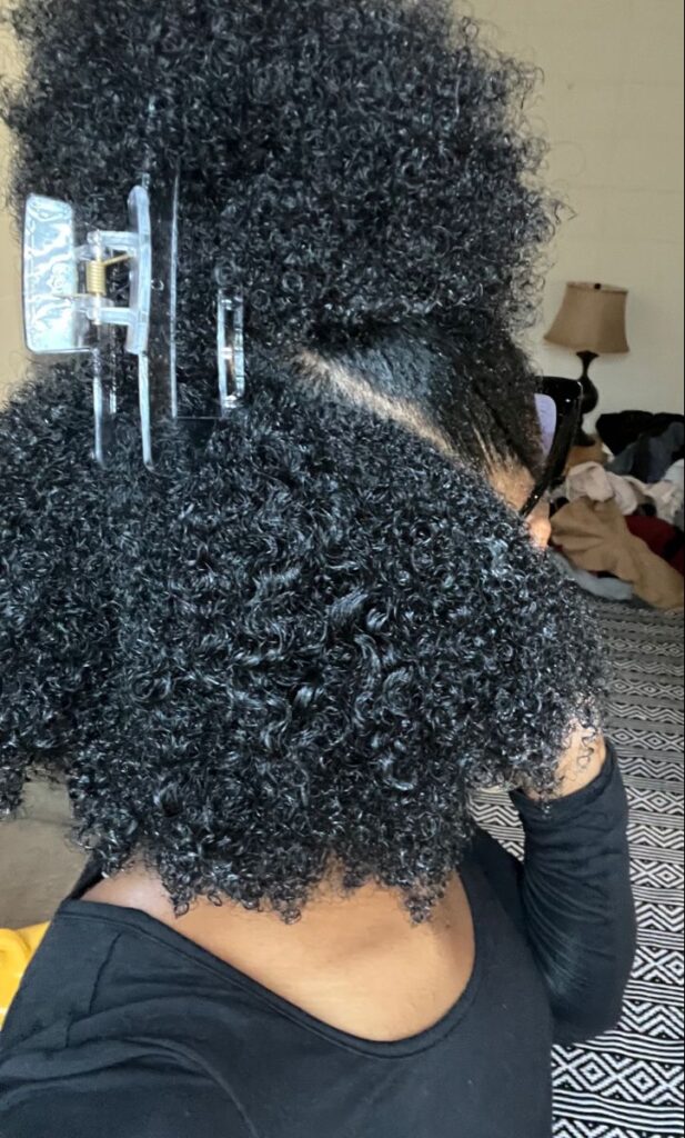 a girl that styled her natural hair with clip