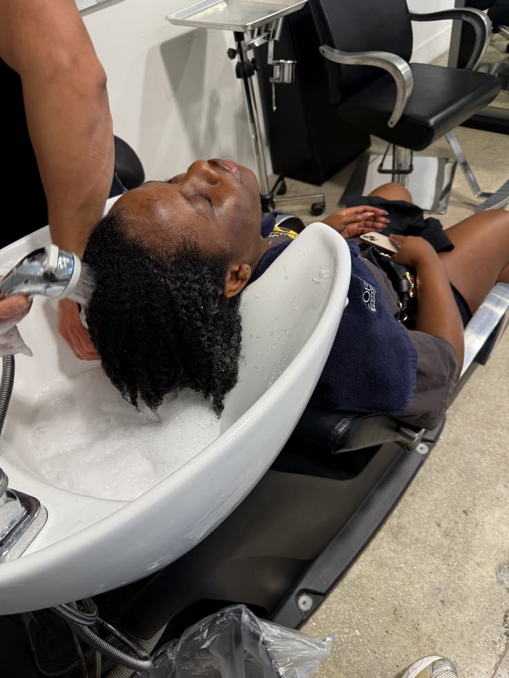 rinsing products off your hair on your 4C hair wash day