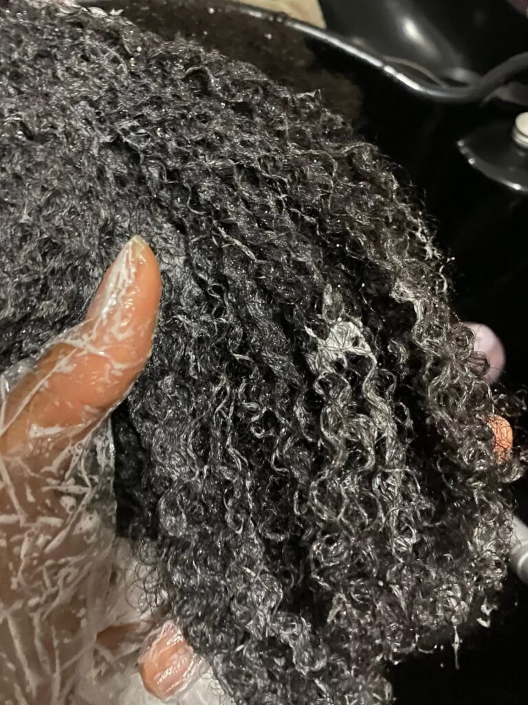 someone shampooing her hair on her 4B hair wash day