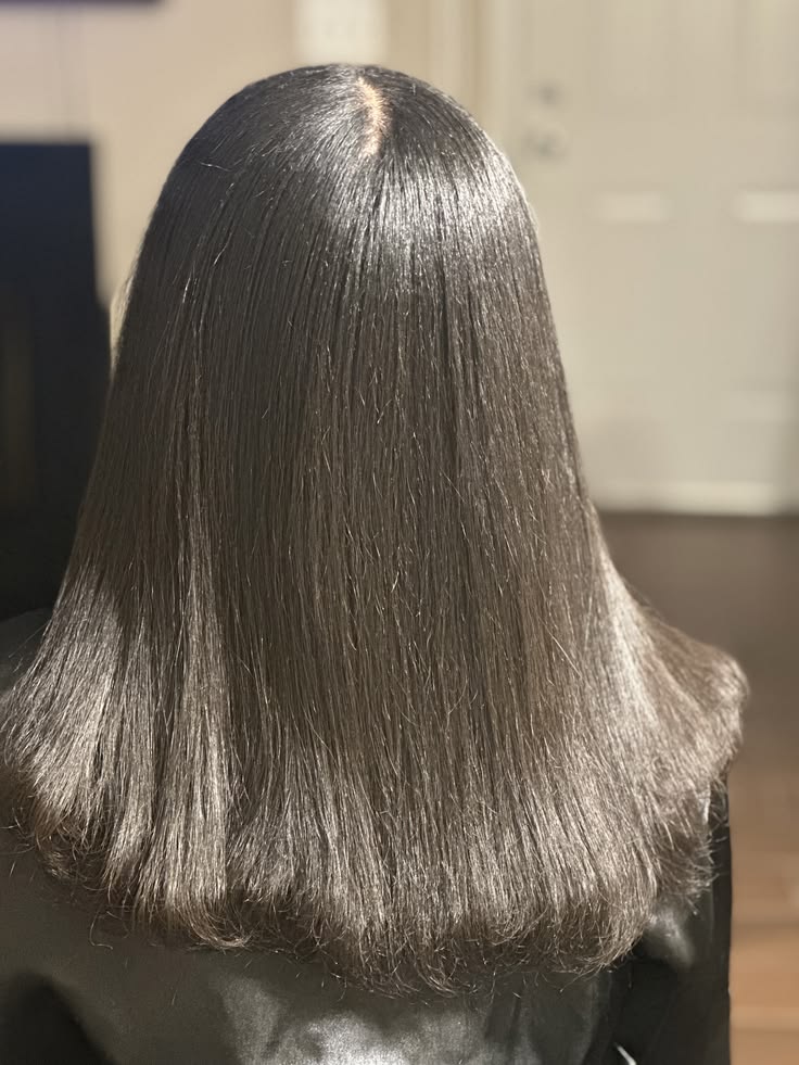 someone showing her stretched hair