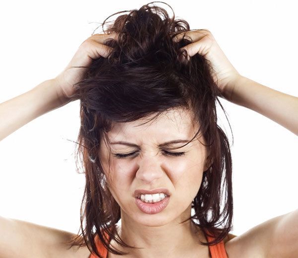 someone having itchy scalp issue
