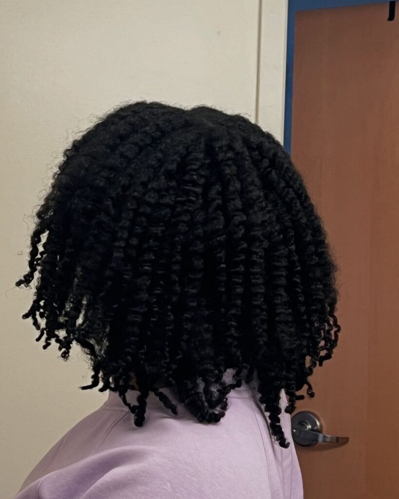 someone with twist out for her hair length