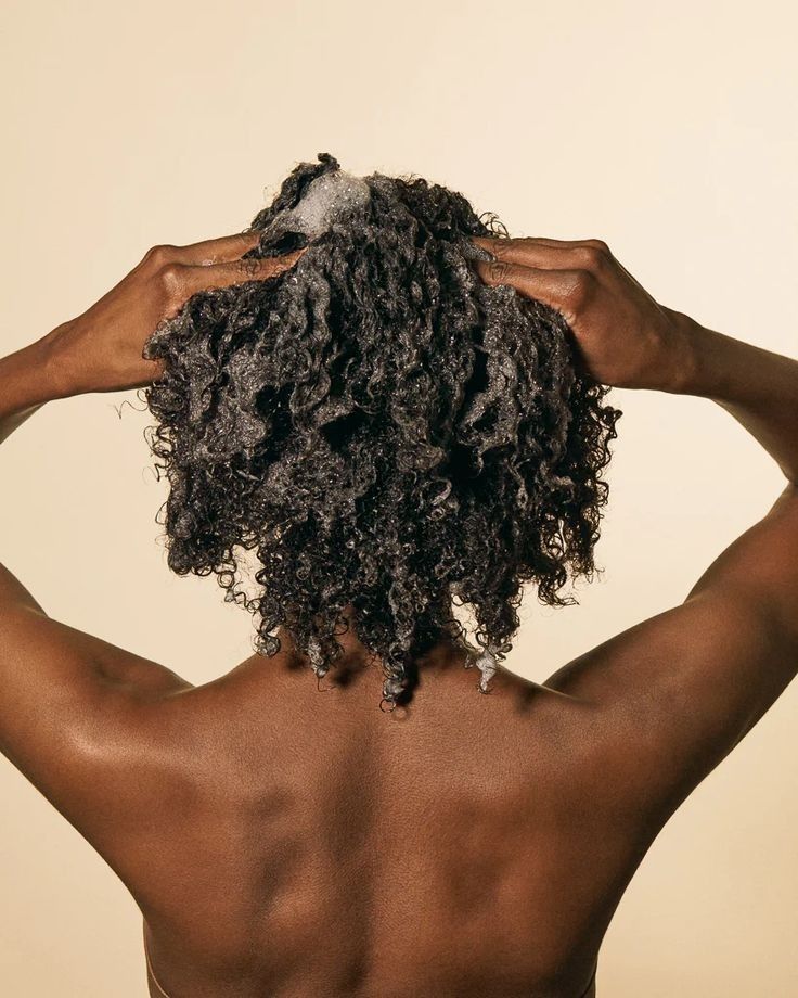 someone on her 4A hair wash day routine 