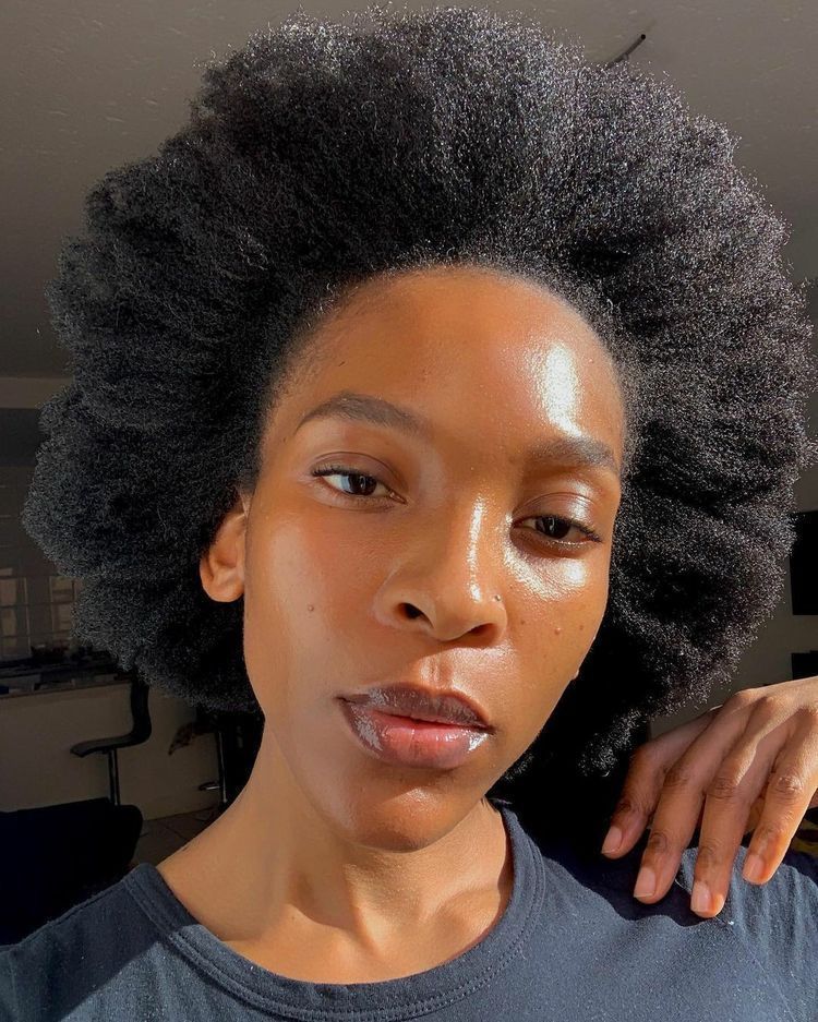 someone with afro her